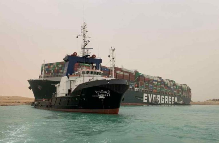 [亞洲新聞資訊] 巨型集裝箱船被困在蘇伊士運河中；預計貨運延遲